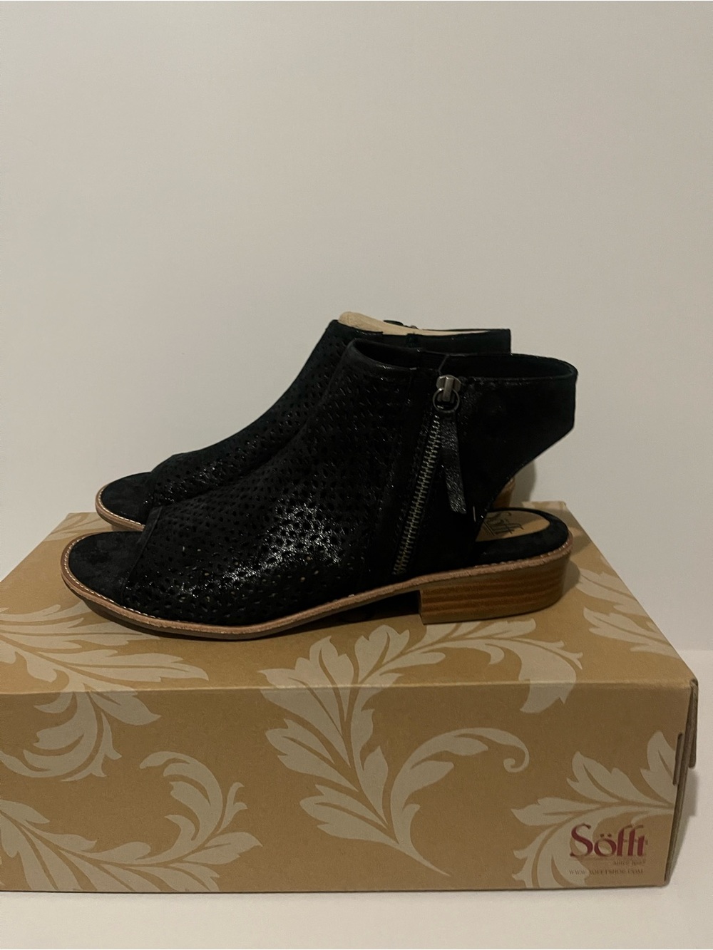 Sofft Nalda Women’s Slingback Sandals in Black.